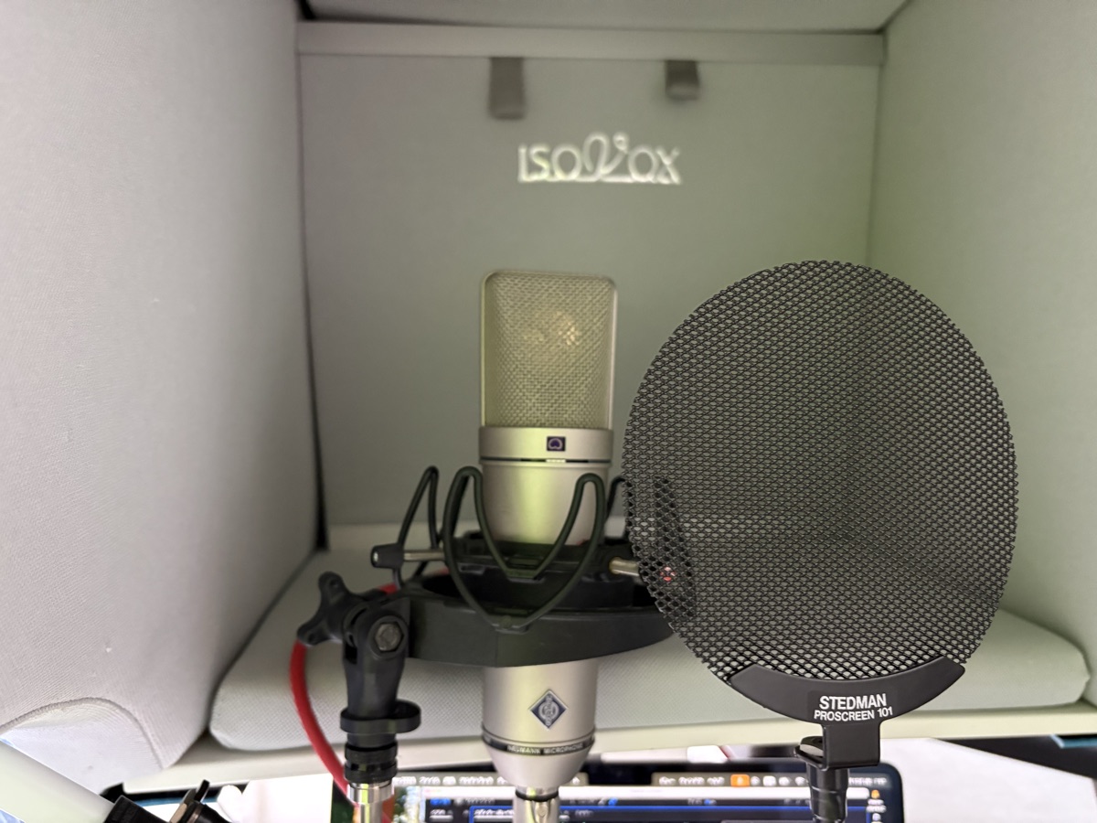 ISOVOX 2 防音ブースとコンデンサーマイク